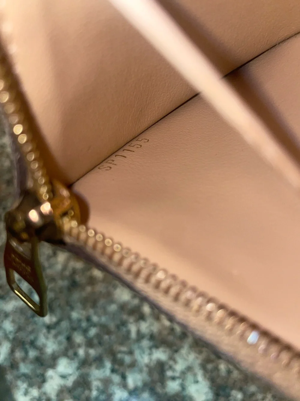 Louis Vuitton Nude Embossed Monogram Zip pouch … AUTHENTIC - Picture 5 of 7